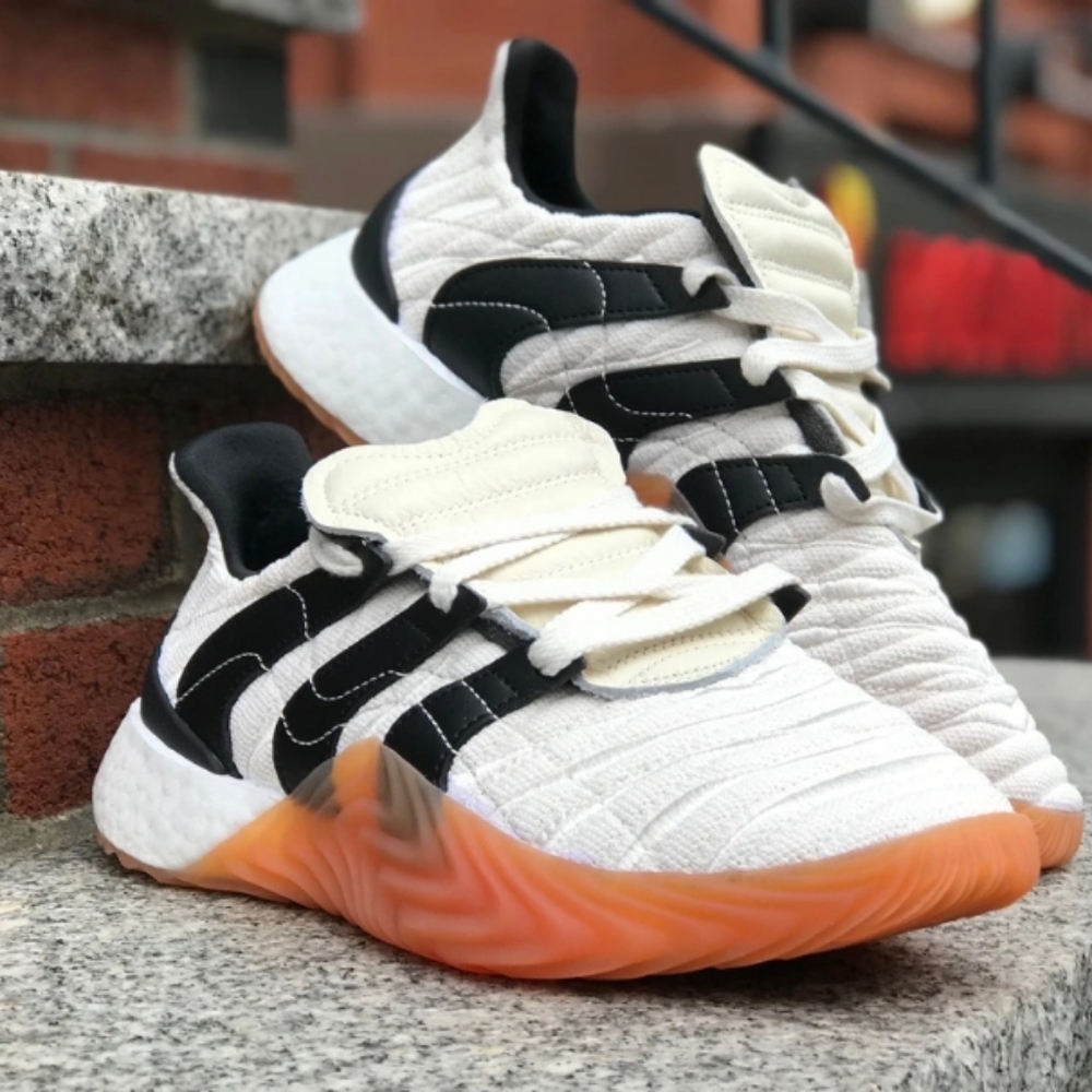 Adidas sobakov size 6 black and white